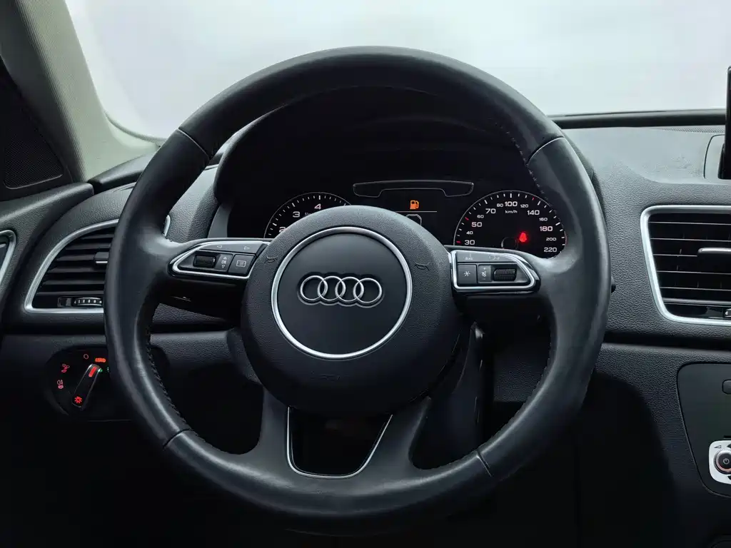 Audi Q3 2018 — фото 15
