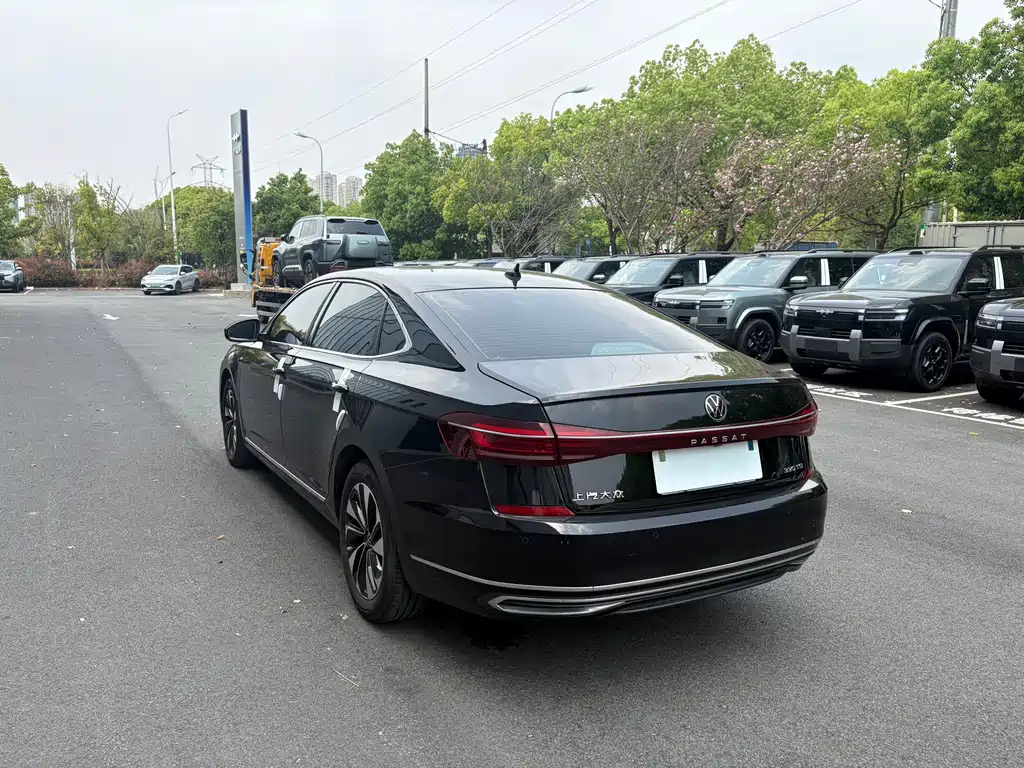 Volkswagen Passat 2023 — фото 16