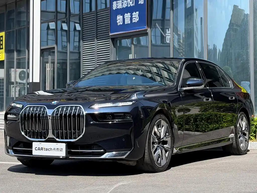 BMW 7 Series 2023 — фото 1