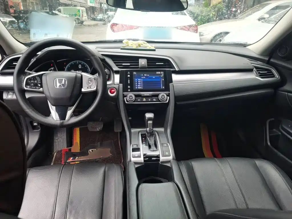Honda Civic 2018 — фото 10
