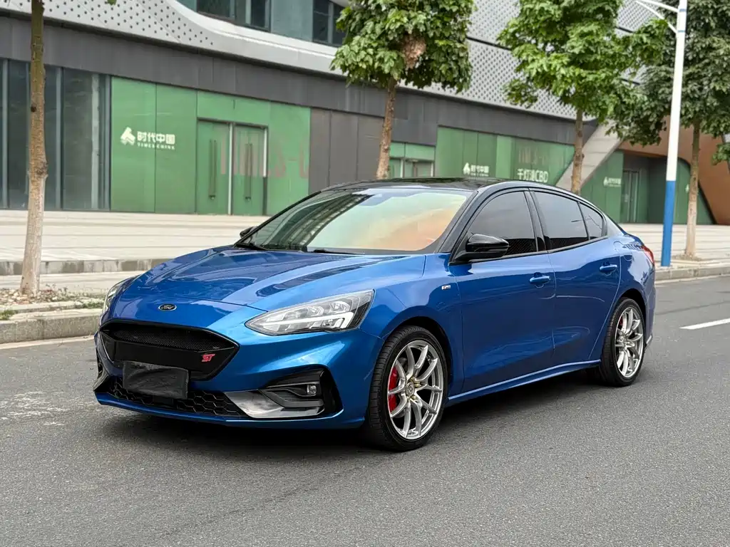 Ford Focus 2020 — фото 1