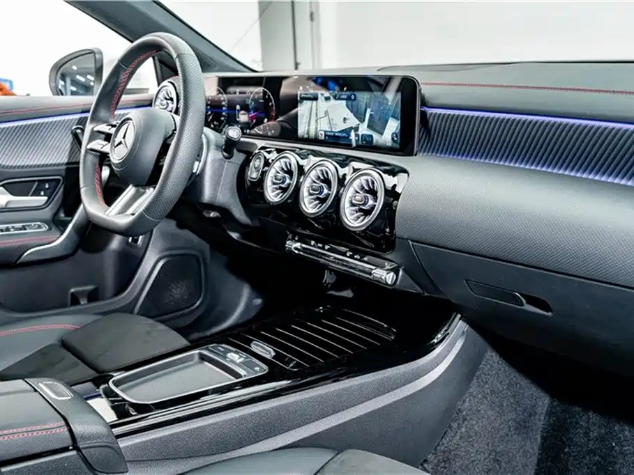 Mercedes-Benz A-Class 2024 — фото 17