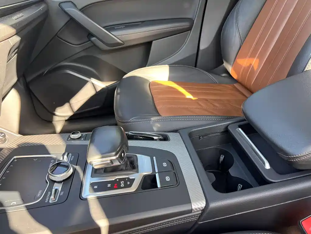 Audi Q5L 2020 — фото 10