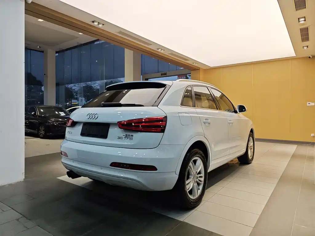 Audi Q3 2016 — фото 29