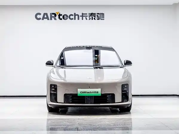 Li Auto i8 2025