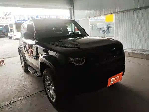 Land Rover Defender 2025