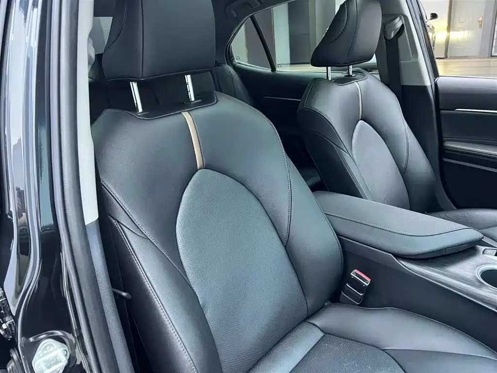Toyota Camry 2023 — фото 19