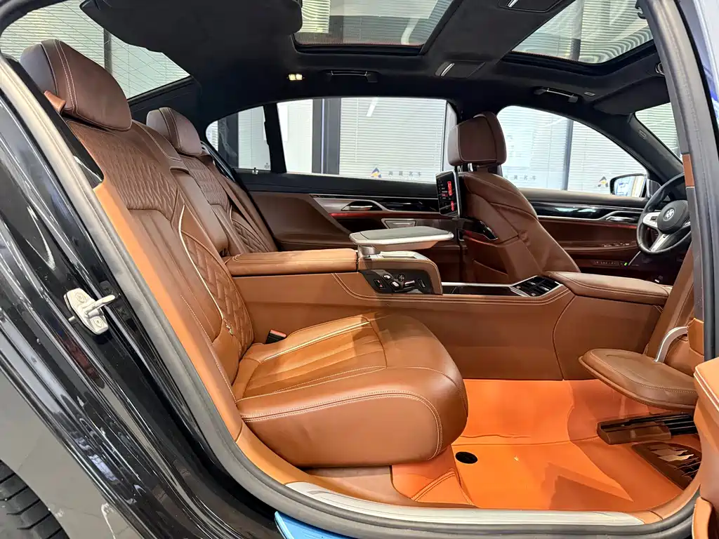 BMW 7 Series 2017 — фото 10