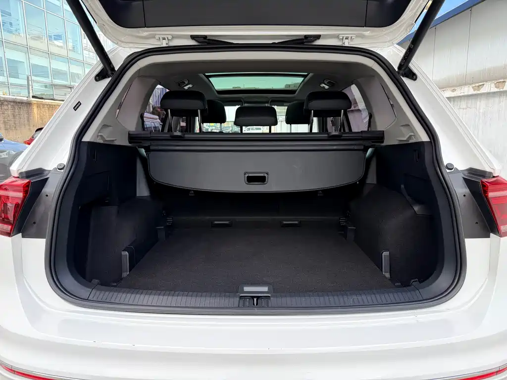 Volkswagen Tiguan L 2022 — фото 18