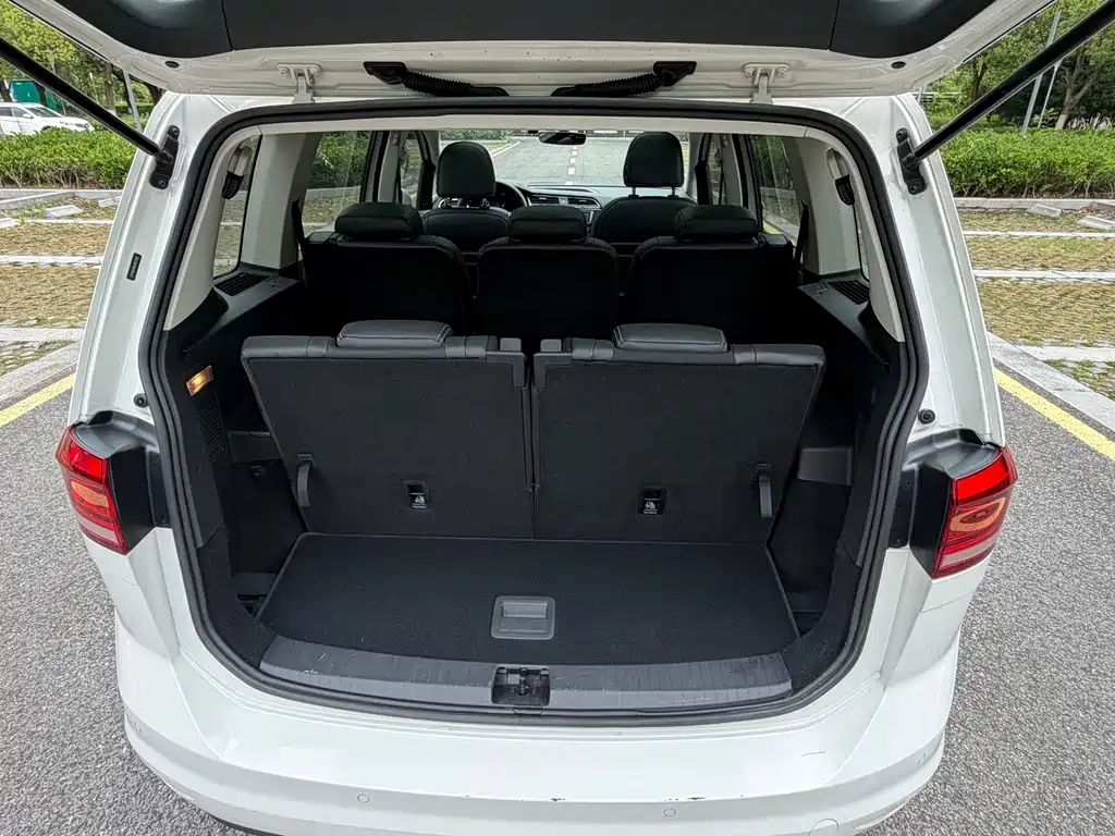 Volkswagen Touran 2019 — фото 18