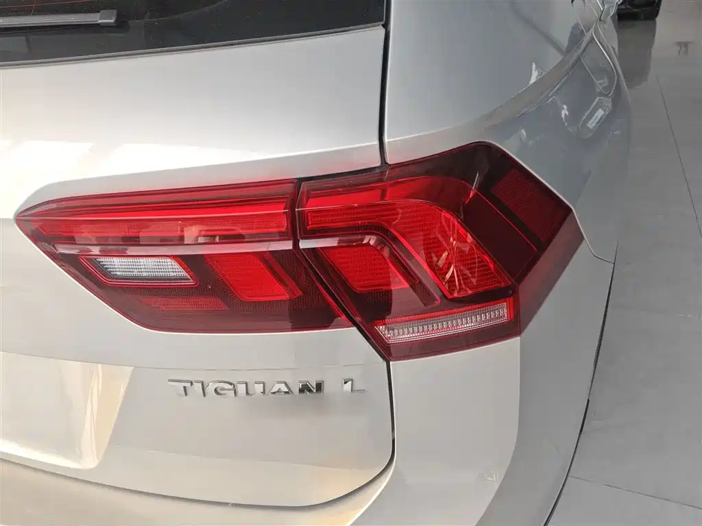 Volkswagen Tiguan L 2018 — фото 24