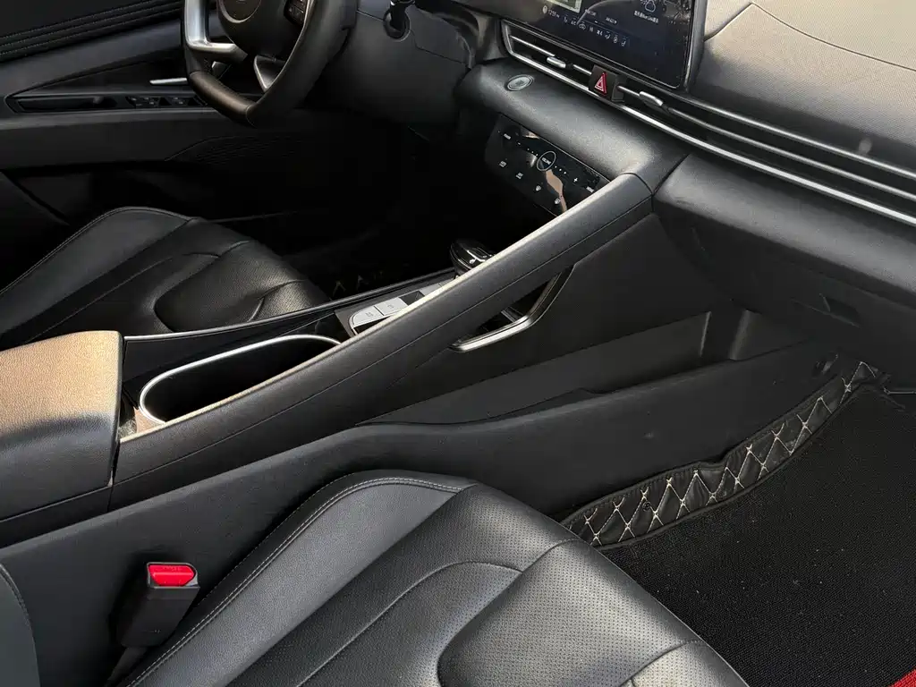 Hyundai Elantra 2022 — фото 28