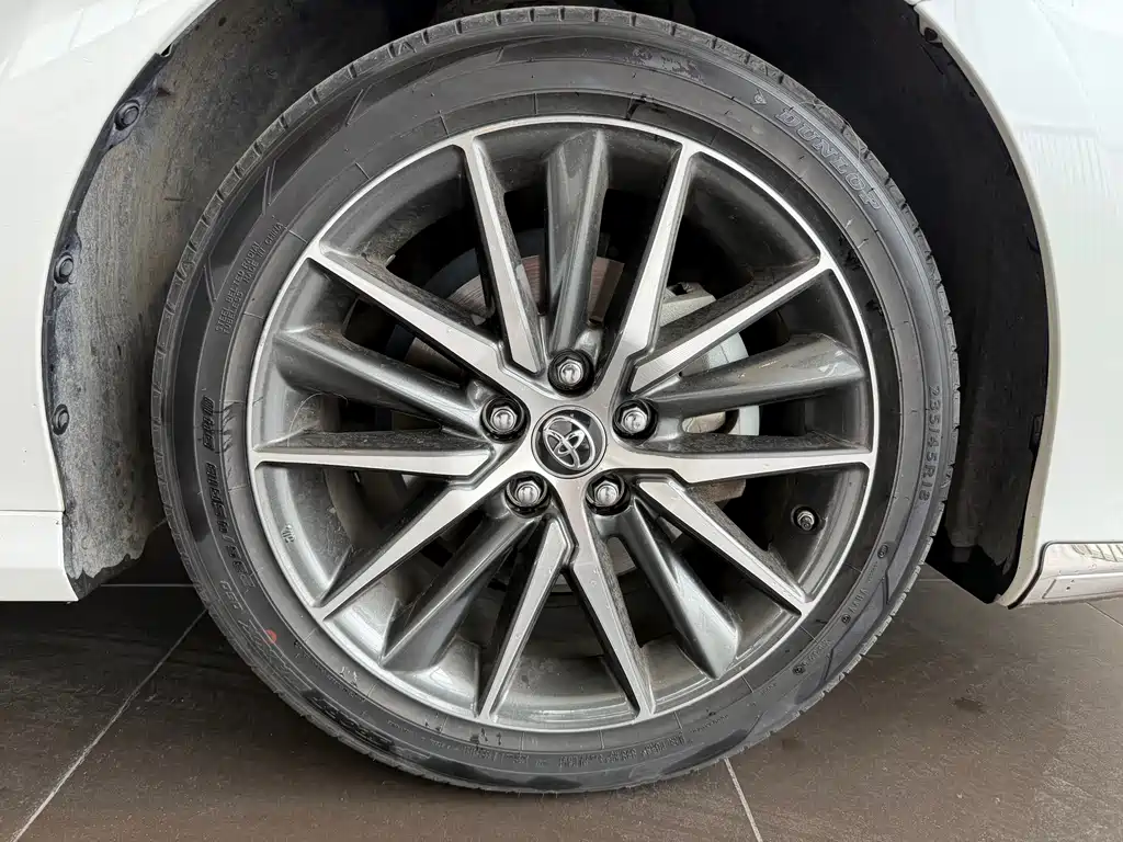 Toyota Camry 2023 — фото 11