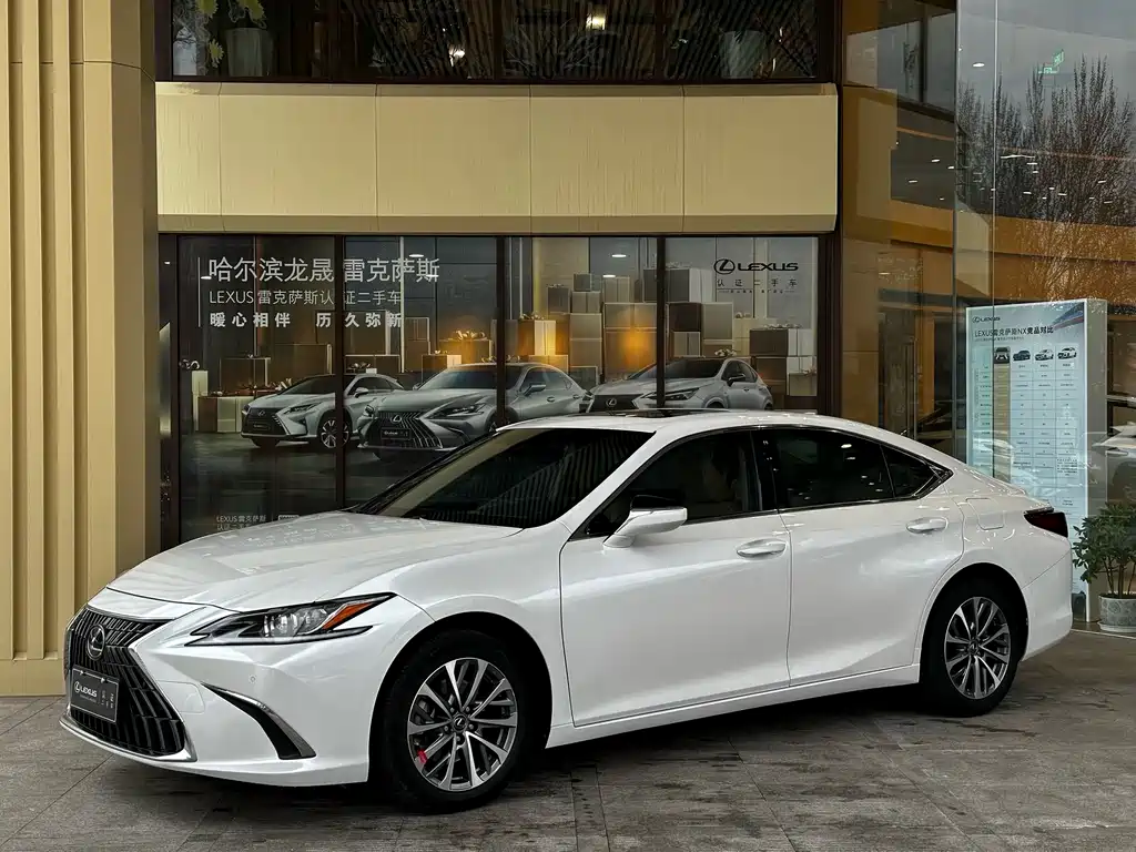 Lexus ES 2024