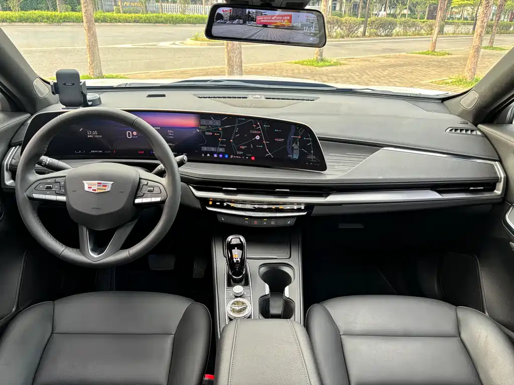 Cadillac XT4 2025 — фото 15