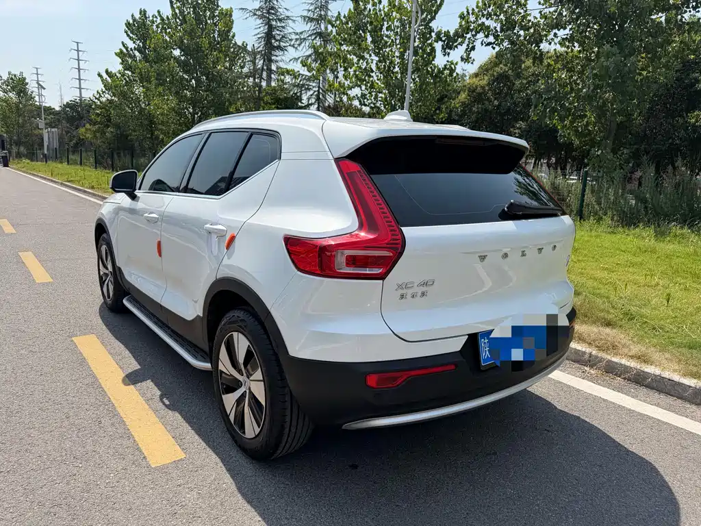 Volvo XC40 2023 — фото 18