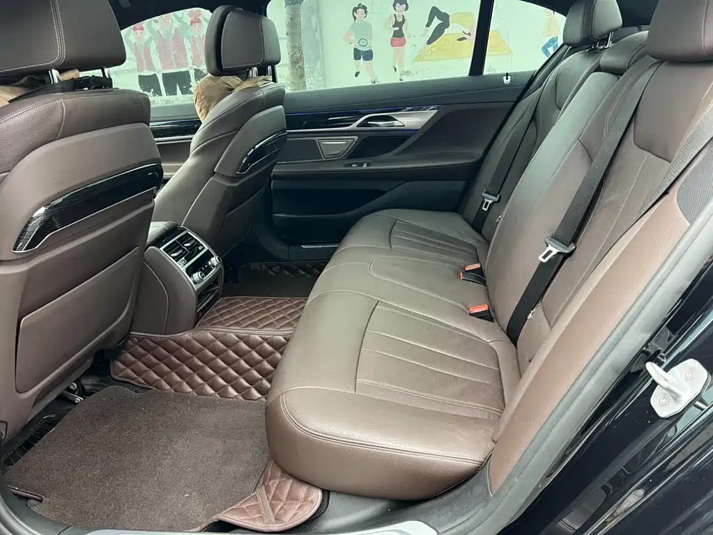 BMW 7 Series 2019 — фото 13