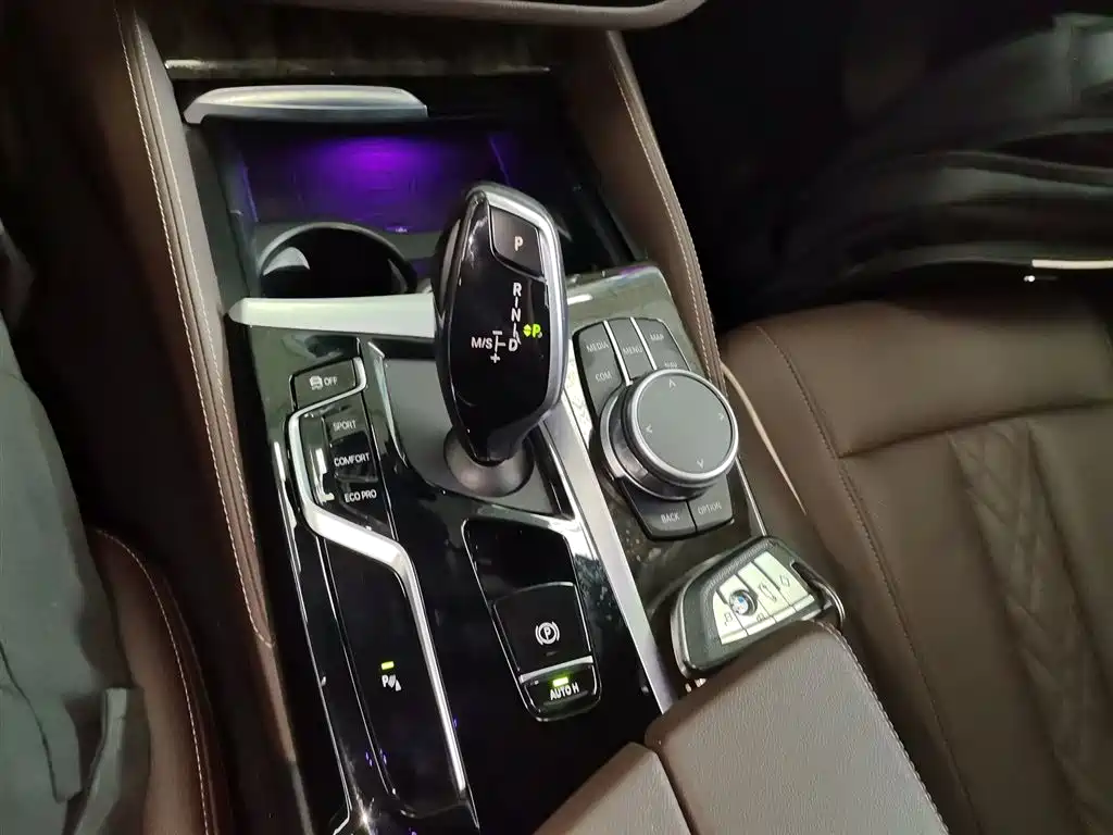 BMW 5 Series 2021 — фото 14