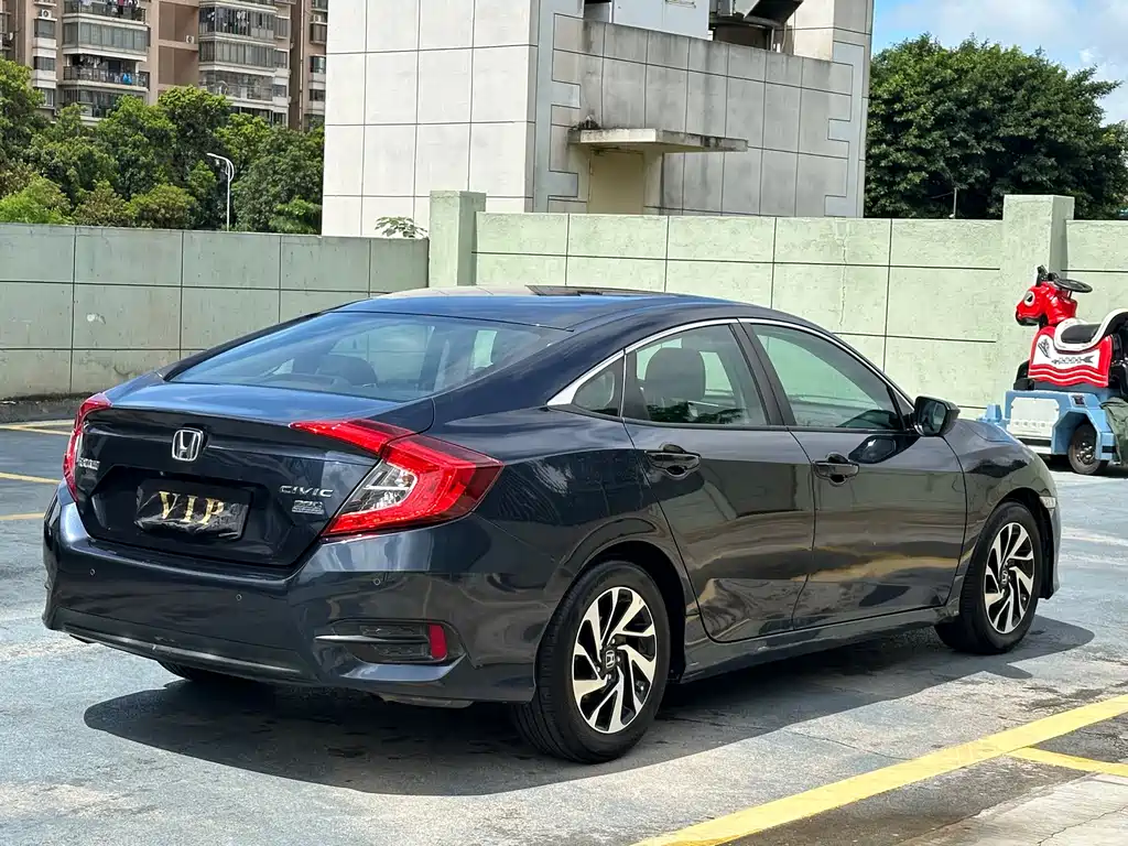 Honda Civic 2017 — фото 9