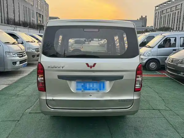Wuling Rongguang V 2016