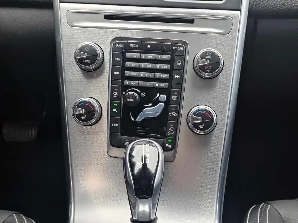 Volvo XC60 2017 — фото 14