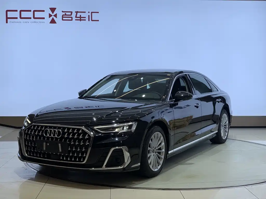 Audi A8 — фото 1
