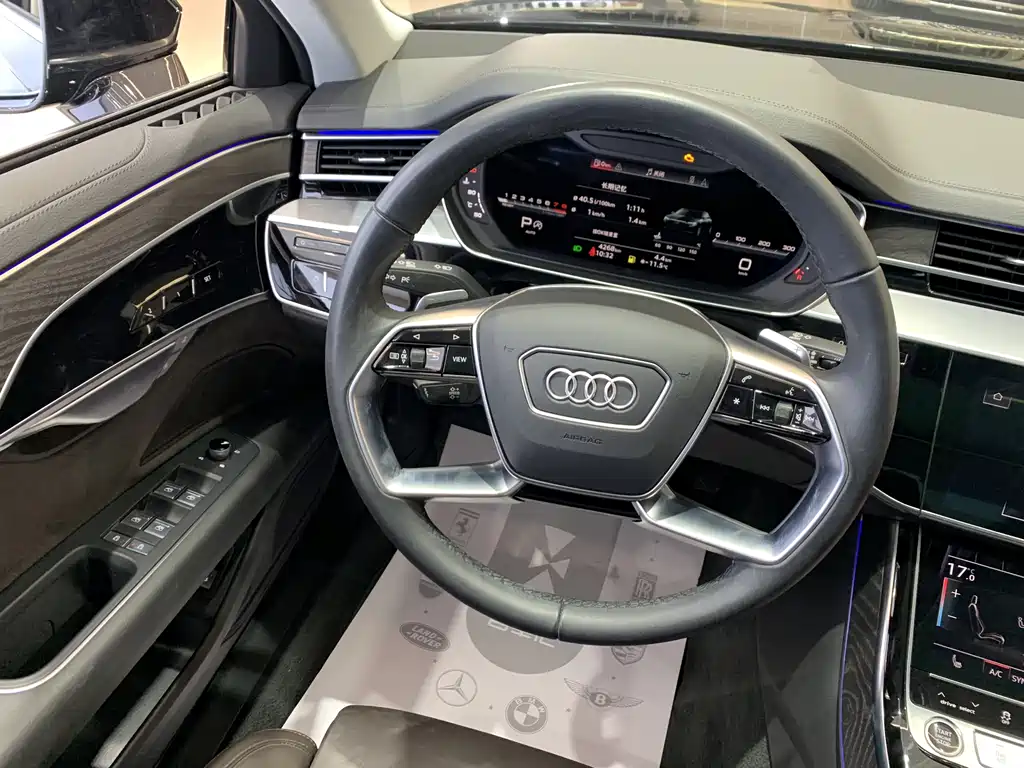 Audi A8 — фото 10