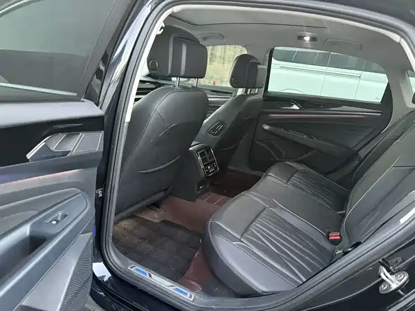 Volkswagen Passat Plug-In Hybrid 2023
