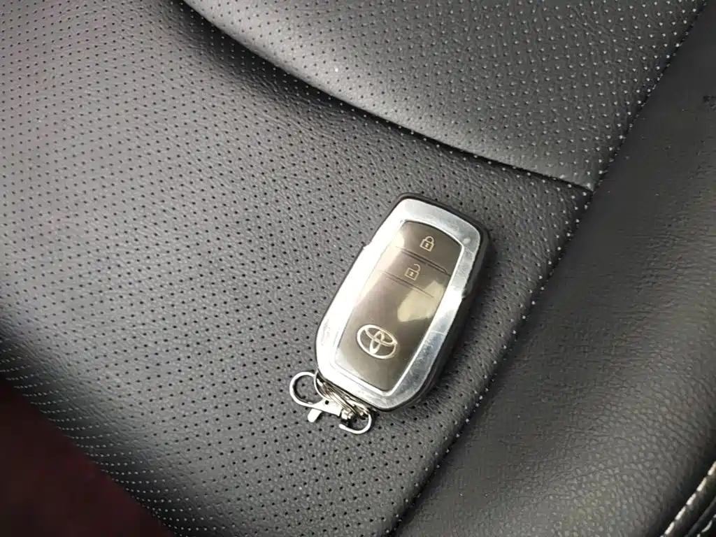 Toyota Corolla Cross 2023 — фото 9