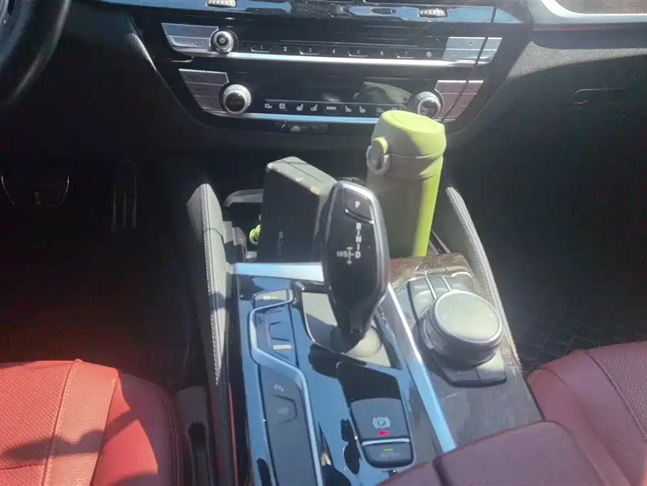 BMW 5 Series 2019 — фото 16