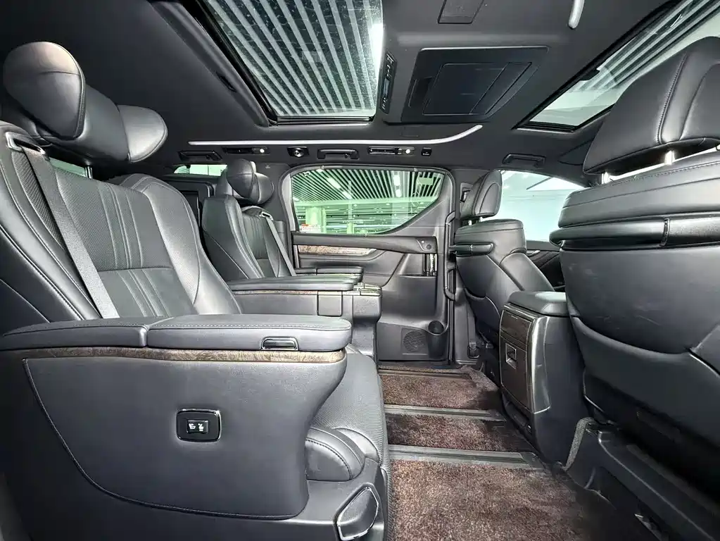 Toyota Vellfire 2022 — фото 12