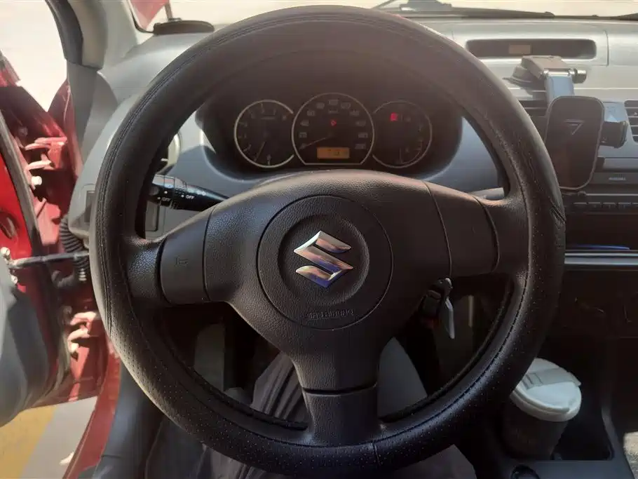 Suzuki Swift 2014 — фото 15