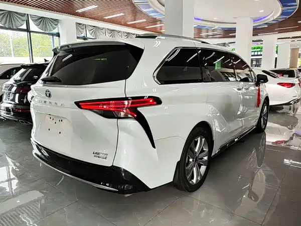 Toyota Sienna 2023