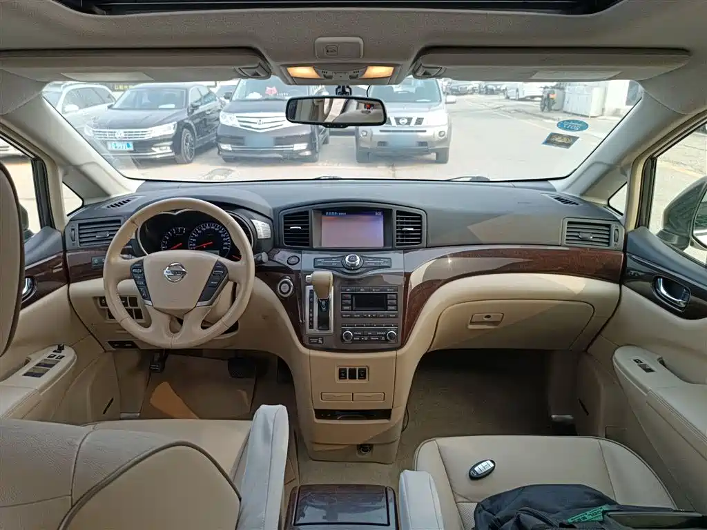 Nissan Quest 2016 — фото 10
