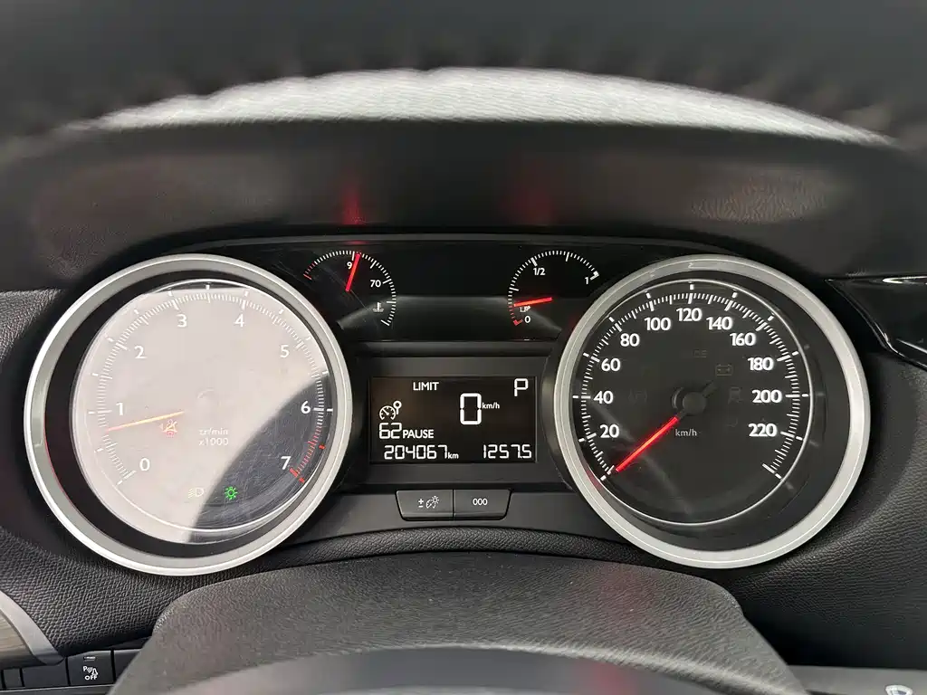 Peugeot 408 2015 — фото 17