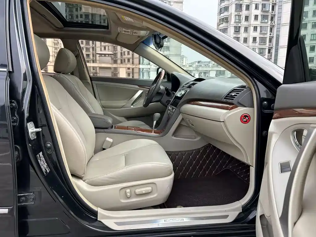 Toyota Camry 2014 — фото 14