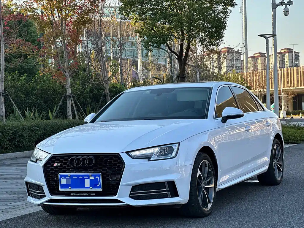 Audi A4L 2019 — фото 1