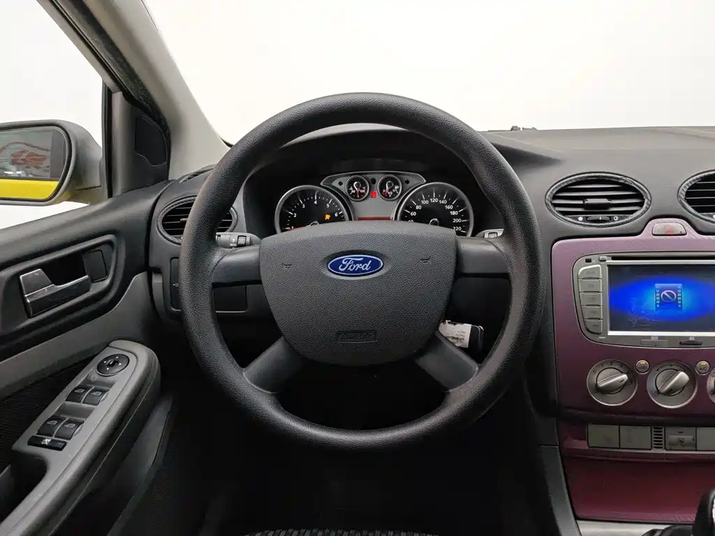 Ford Focus 2012 — фото 11