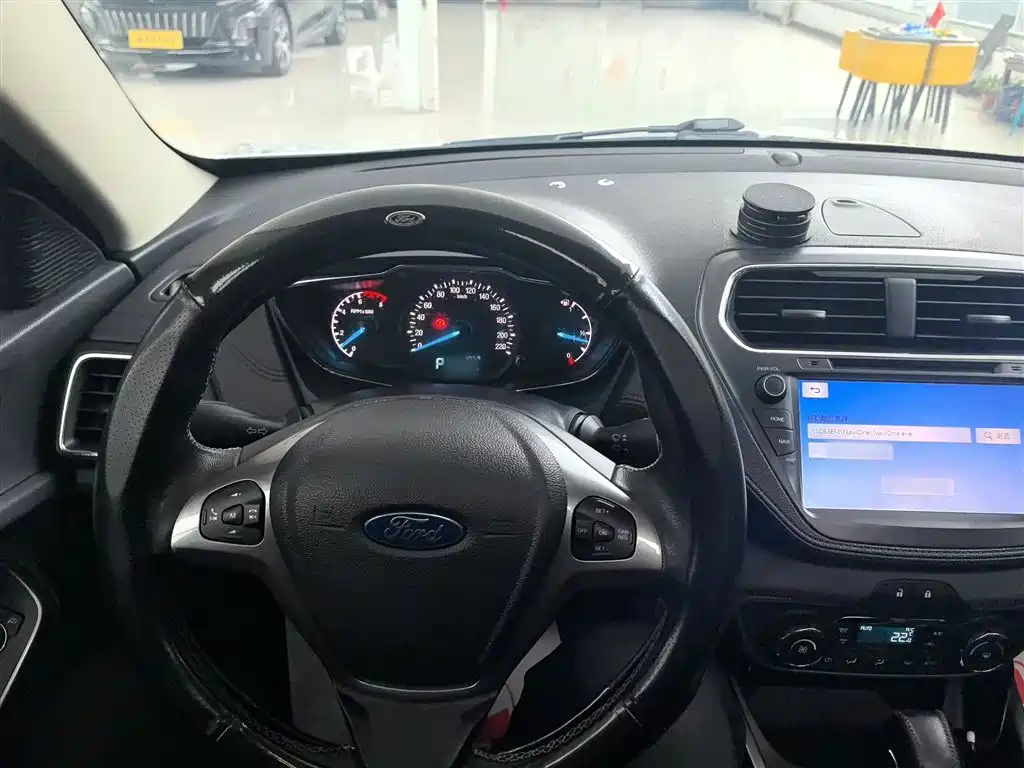 Ford Escort 2018 — фото 10