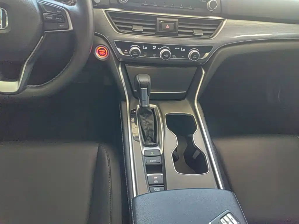 Honda Accord 2018 — фото 14