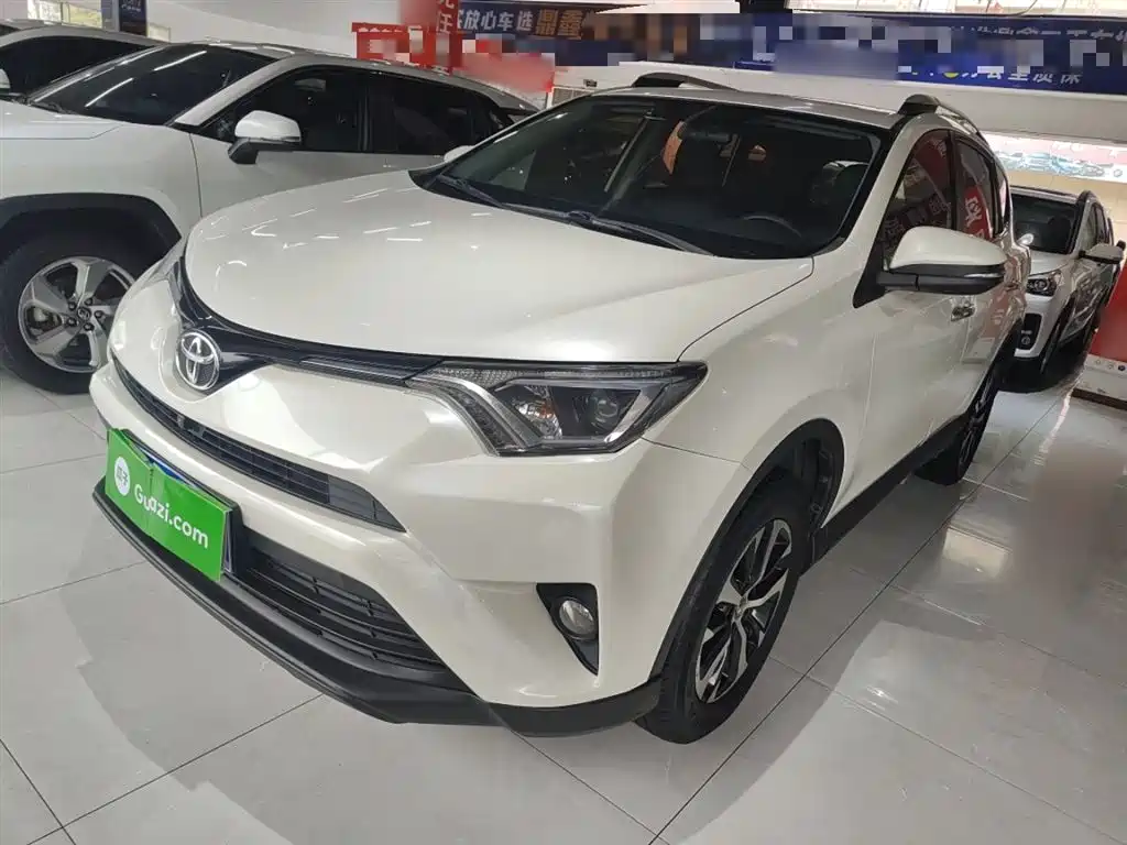 Toyota RAV4 2018 — фото 2