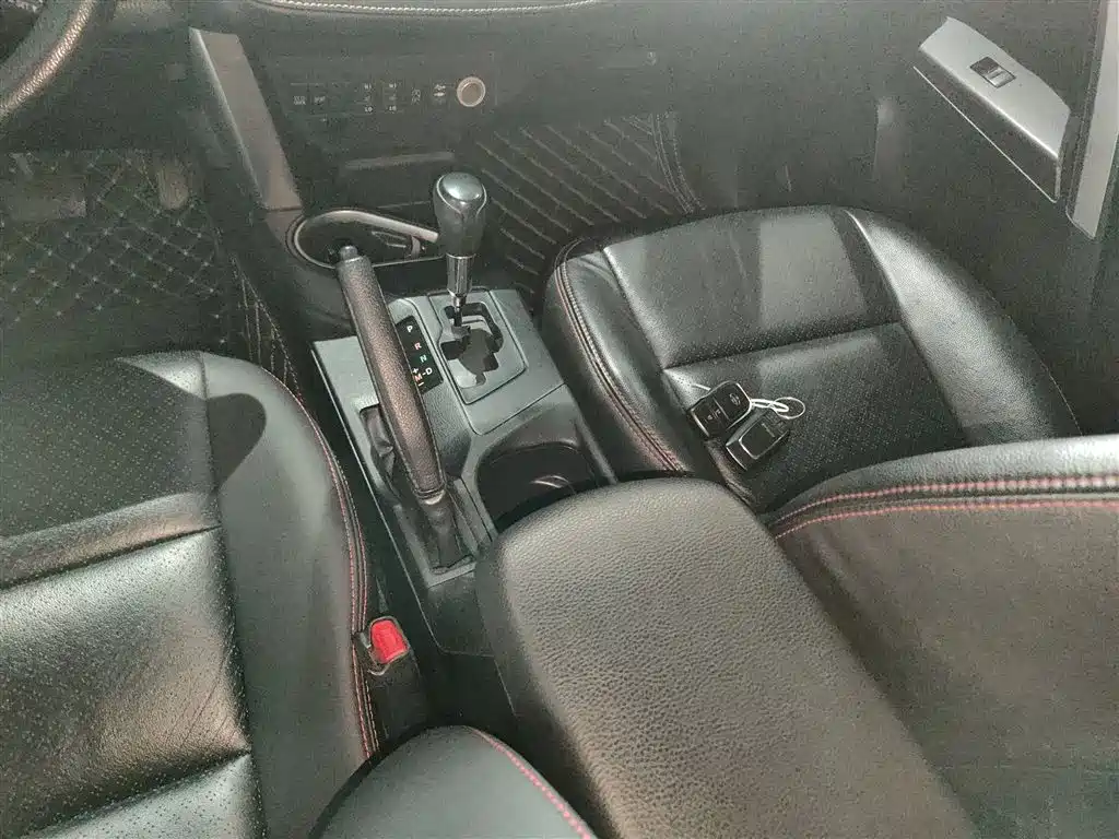 Toyota RAV4 2018 — фото 14