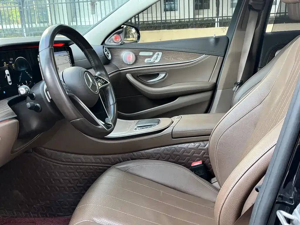 Mercedes-Benz E-Class 2022 — фото 14