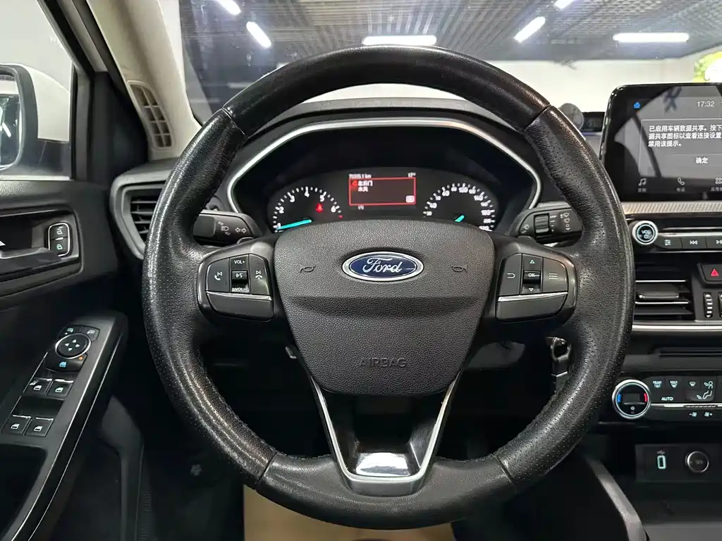 Ford Focus 2019 — фото 10