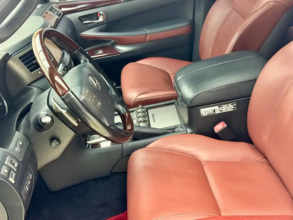 Lexus LX 2016 — фото 15