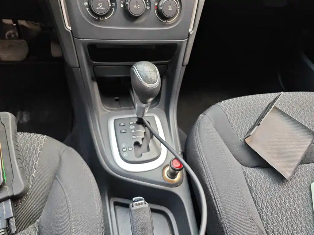Peugeot 308 2015 — фото 14