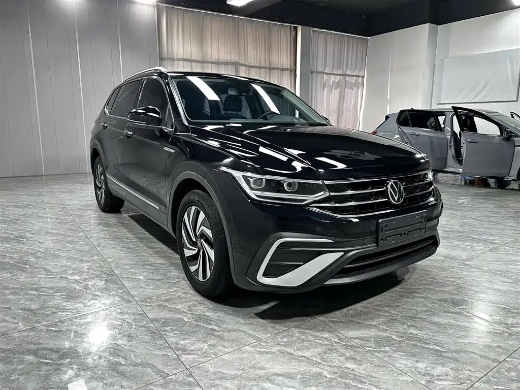 Volkswagen Tiguan L 2023 — фото 3