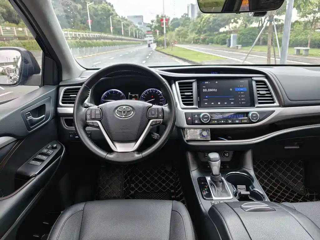 Toyota Highlander 2021 — фото 11