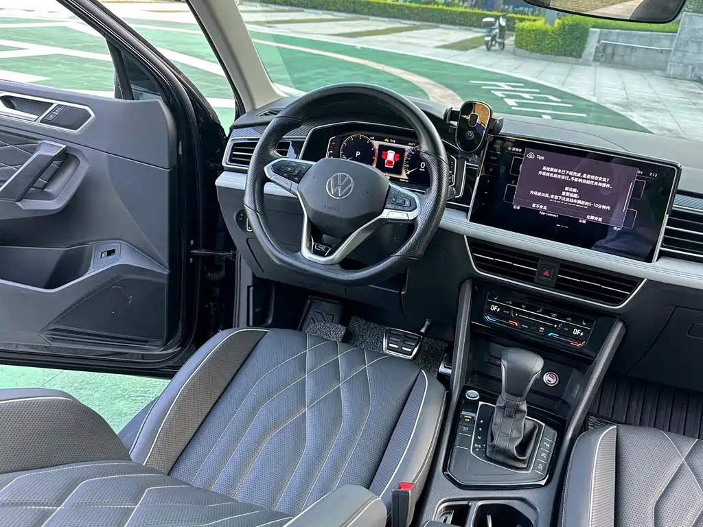 Volkswagen Tiguan L 2024 — фото 10