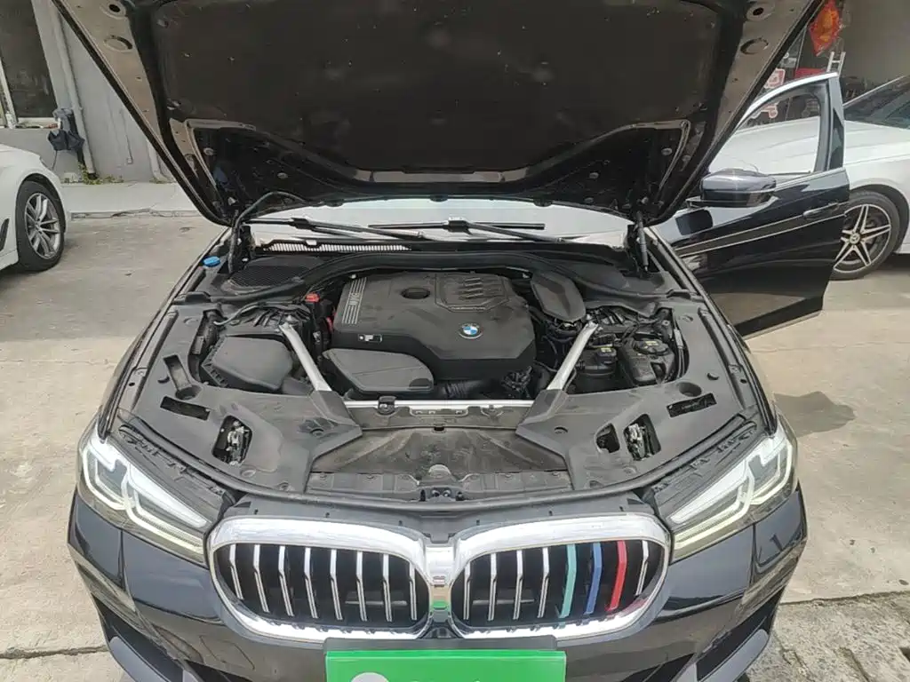 BMW 5 Series 2022 — фото 16